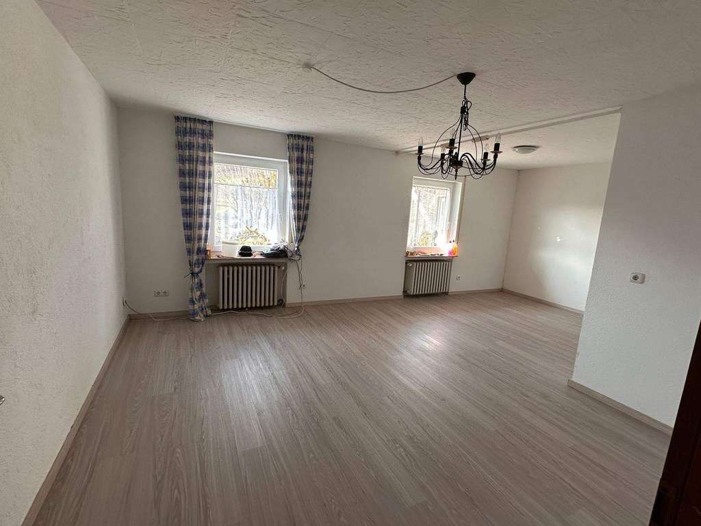 Immobilie in Schonungen - Einfamilienhaus mit Einliegerwohnung, genialer Ausblick inklusive! - Bild 4