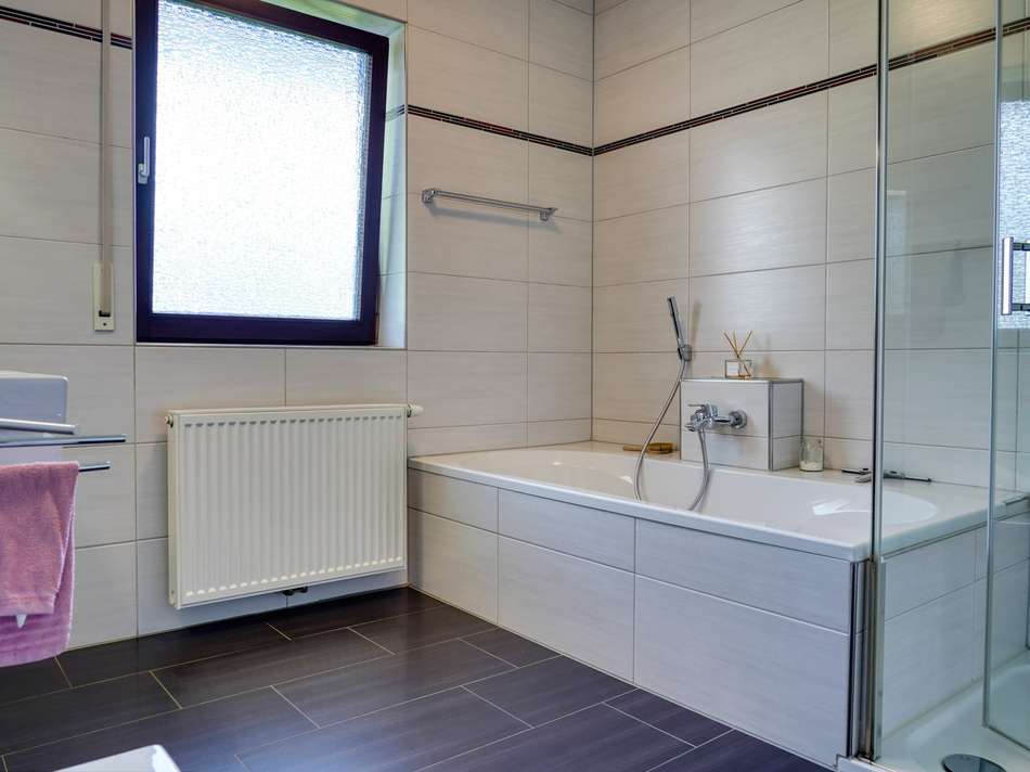 modernisiertes Bad im EG