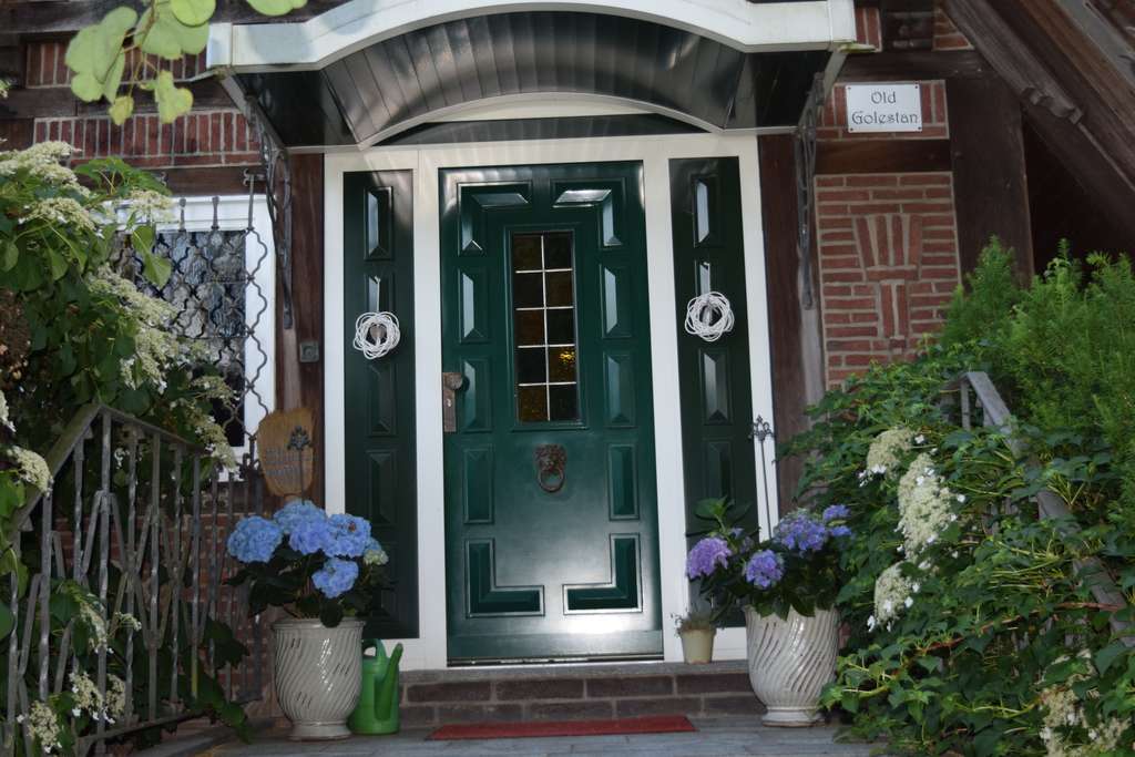 Immobilie in Drage - Stilvolles Reetdach-Fachwerkhaus mit Elbblick bei Hamburg   - Bild 1