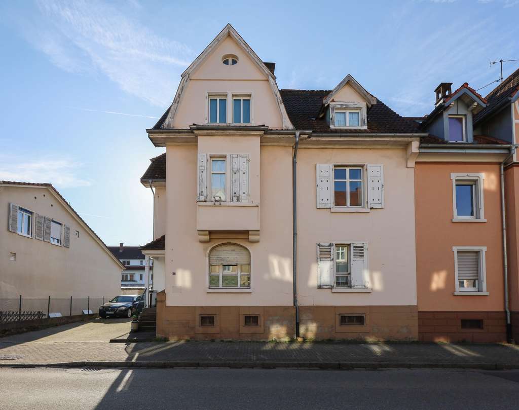 Immobilie in Schopfheim - Attraktives, voll vermietetes 3-Familienhaus mit Garage & Stellplätzen - Bild 1