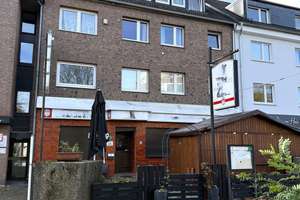 Schönes Mehrfamilienhaus mit Gastronomie in Köln-Ostheim
