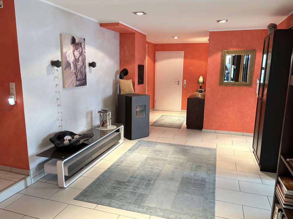 Immobilie in Reiskirchen - 125 qm-Whg, die sich selbst versorgt – und Ihre Energiekosten fast eliminiert. - Bild 0