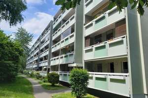 Modernisierte 3-Raumwohnung im EG/Hochparterre (Familie Rentner WG)