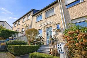 Familienfreundliches Reihenmittelhaus mit 5 Zimmern, Terrasse, Garten und Garage – Die vollständige Adresse der Immobilie erhältst du vom Anbieter., 53773 Hennef (Sieg) – Vorschaubild 1