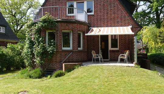 Bild von Familienfreundliche Rotklinkervilla auf großem Grundstück in  Wellingsbüttel