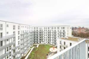 Lichtdurchflutete Etagenwohnung mit Balkon, moderner Einbauküche und großzügigem Grundriss