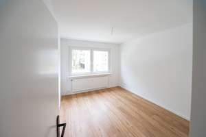 Helle 3.5 Zimmer am Flakensee, neu-saniert, offene Wohnküche, sonnige Loggia – Heideweg 3, 15537 Erkner – Vorschaubild 18