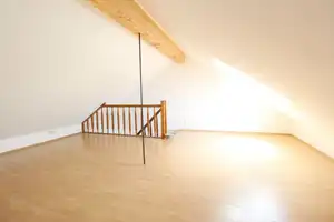 Zwei Ebenen, viele Möglichkeiten – Maisonette mit Entwicklungschance in Mönchengladbach-Holt – Mönchengladbach – Vorschaubild 2