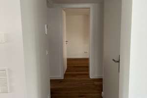 Zweitbezug nach Kernsanierung - charmante 3-Zimmer-Wohnung in Frankfurt/ Bornheim (DG) – Dahlmannstraße 58, 60385 Ostend, Frankfurt am Main – Vorschaubild 5