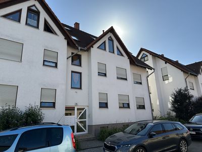 Kapitalanleger oder Selbstnutzer?! 1 Raum-ETWim Obergeschoss mit Balkon & Garage