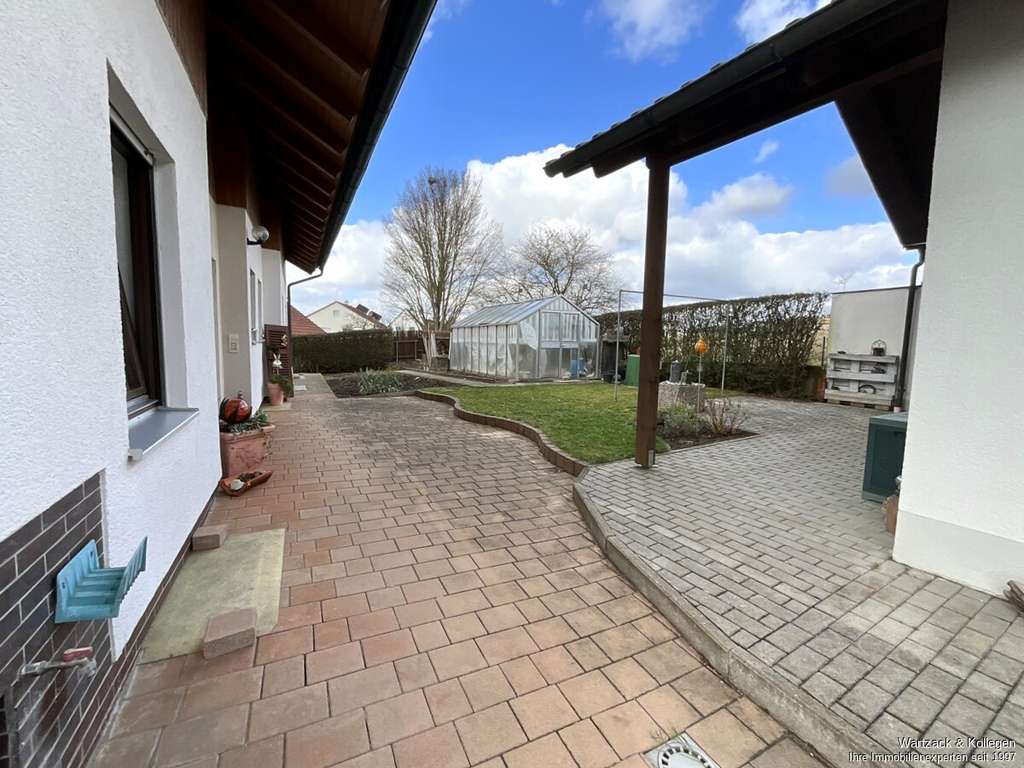 Immobilie in Ellingen - Gepflegtes Ein- oder Zweifamilienhaus mit Wintergarten, Garage und Nebengebäude 
in einer Top-Lage - Bild 3