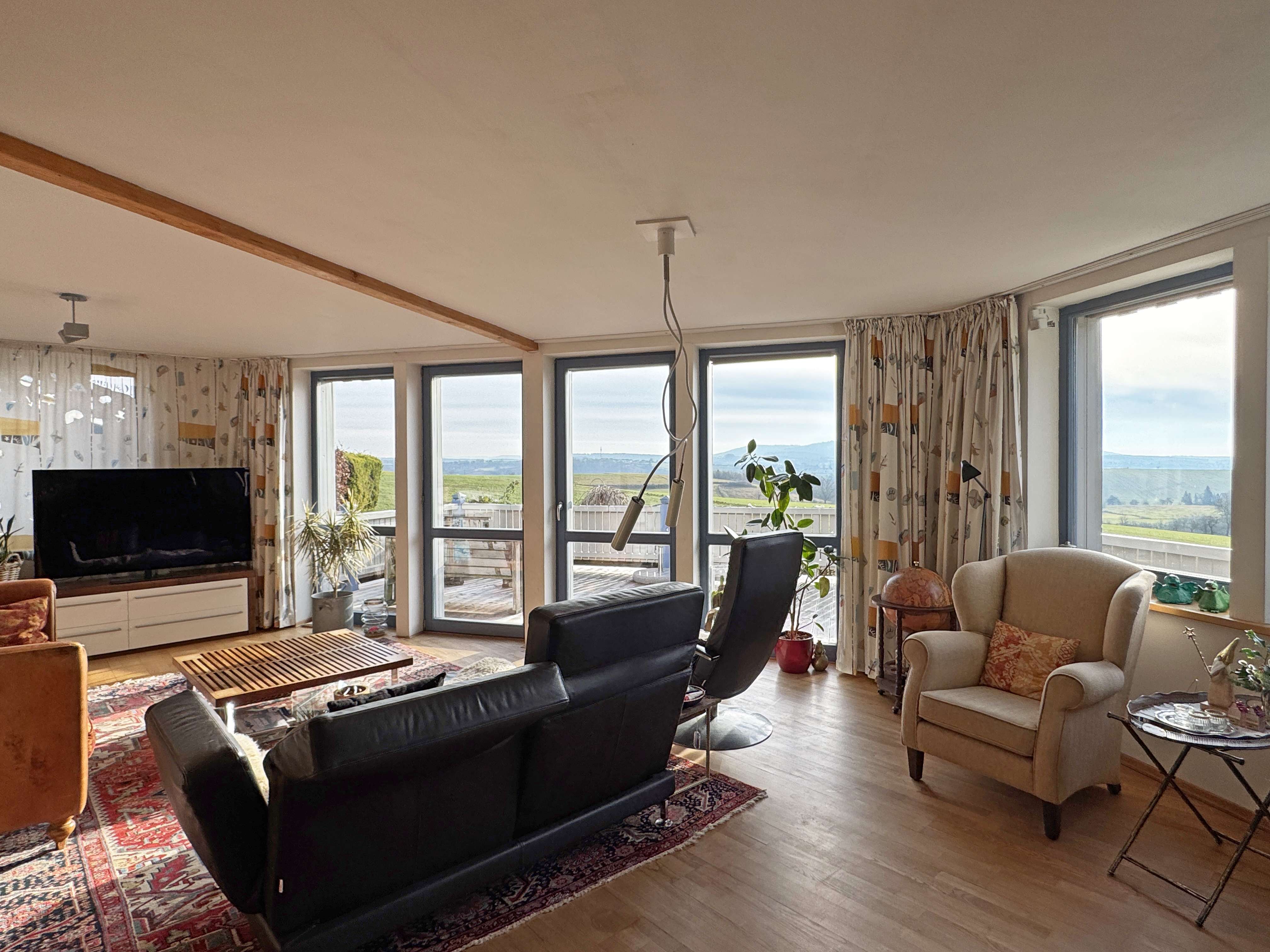 Immobilie in Untersiemau - Ein Architektur-Unikat: Individuelles Passivhaus mit ikonischem Sechseck-Dach - Bild 5