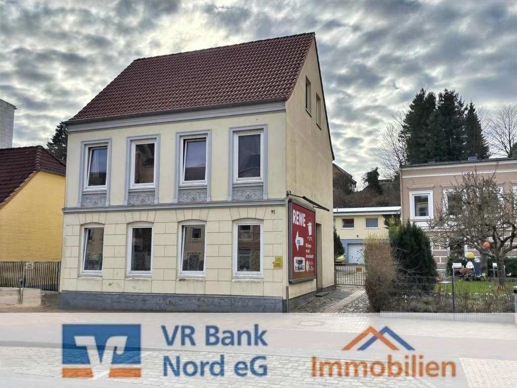 Immobilie in Flensburg - Zwei Häuser, ein Investment - Solides Mehrfamilienhaus-Ensemble mit Entwicklungschancen - Bild 0