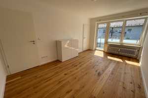 Hochwertig sanierte und vollständig möblierte 1-Zimmer-Wohnung mit Balkon in ruhiger Lage – München – Vorschaubild 1