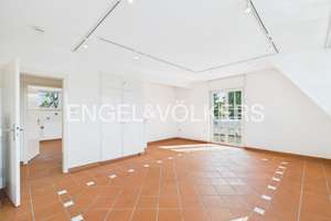 Großzügiger Sonnenbalkon vereint mit lichtdurchflutetem Maisonette-Flair nahe dem Krefelder Stadt... – Die vollständige Adresse der Immobilie erhältst du vom Anbieter., 47803 Inrath/Kliedbruch, Krefeld – Vorschaubild 4