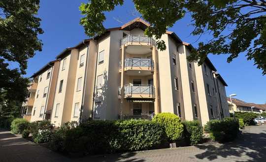 Dachgeschosswohnung mit Balkon und TG-Stellplatz  in unmittelbarer Nähe zum See