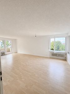 Helle und gepflegte 3-Zimmer-Wohnung mit schöner Aussicht und großzügigem Wohnbereich