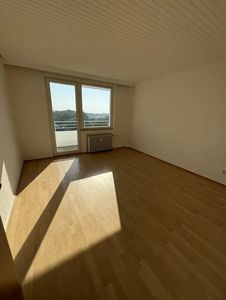 Frisch renoviert & bezugsfertig: 2-Zimmer-Wohnung im 7. OG mit sanierten Bad und Gäste-WC