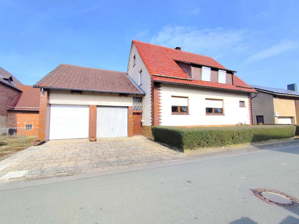 Immobilie in Breuna - EINMALIGE GELEGENHEIT! MASSIVES HAUS INKL. SCHEUNE UND VIELEM MEHR!! - Bild 1