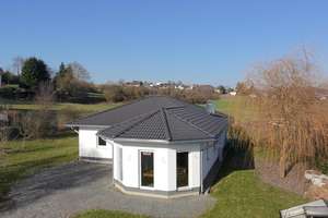 Neuwertiger Bungalow mit Gartenfreiraum & moderner Wohnatmosphäre! – Die vollständige Adresse der Immobilie erhältst du vom Anbieter., 35096 Weimar (Lahn) – Vorschaubild 2