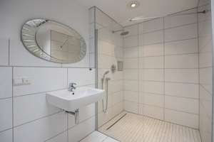 sanierter Atrium-Bungalow in Toplage mit Parkett, moderner Küche, PKW-Stellplatz uvm. !!! – 40547 Lörick, Düsseldorf – Vorschaubild 14