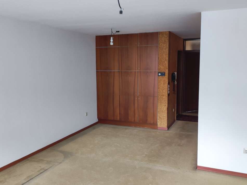 Wohnzimmer mit Raumteiler
