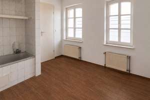 Lichtdurchflutete 2,5-Zimmer-Dachgeschosswohnung mit Einbauküche und Stellplatz in Hamburg-Cranz – Estedeich 46, 21129 Cranz, Hamburg – Vorschaubild 6