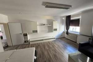 CHARMANTE 2-ZIMMER-WOHNUNG MIT BALKON UND MÖBLIERUNG - IDEAL FÜR WG'S