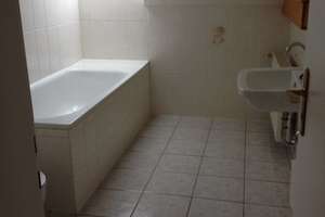 Dachgeschosswohnung in Duisburg Hochheide, 3 kleine Schlafzimmer, gute Verkehrsanbindung – Kirchstraße 74a, 47198 Hochheide, Duisburg – Vorschaubild 5