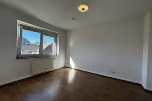 Charmante 2-Zimmer-Wohnung mit Einbauküche und Balkon – zentral in Krefeld – Krefeld – Vorschaubild 4
