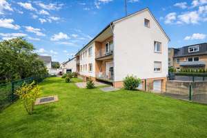 Solides 6-Parteienhaus mit Ausbaupotenzial im Dachgeschoss, 2 Garagen und 7 Stellplätzen – Die vollständige Adresse der Immobilie erhältst du vom Anbieter., 53757 Sankt Augustin – Vorschaubild 2