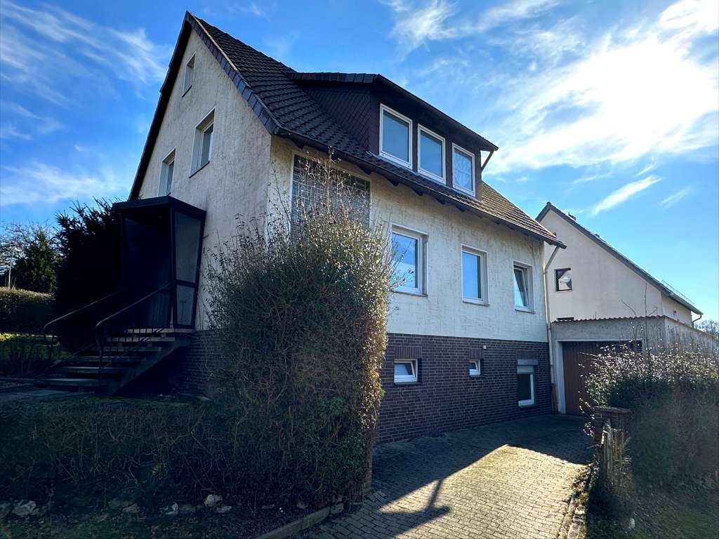 Immobilie in Giesen - Einfamilienhaus mit Einliegerwohnung  in guter Wohnlage in Giesen zu verkaufen - Bild 0
