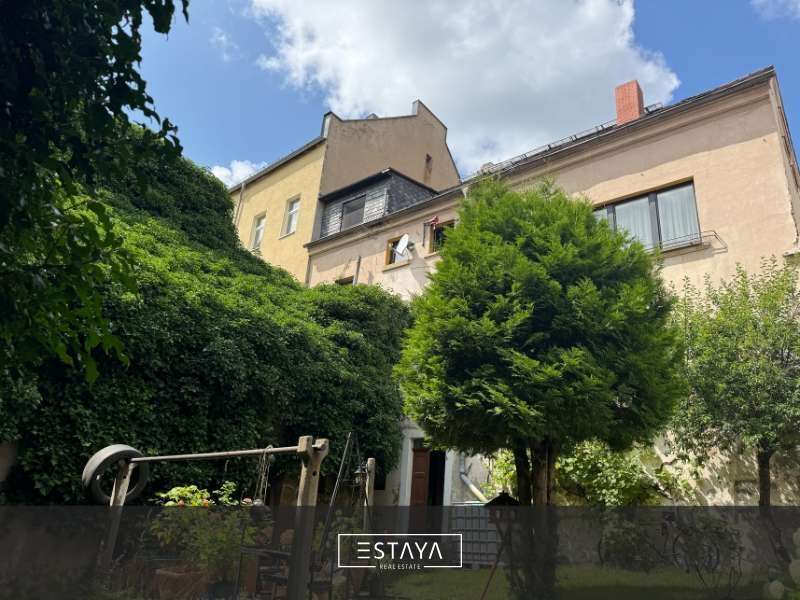 Charmantes Dreiparteienhaus mit großem Grundstück und Entwicklungspotenzial, Zwickau Kreis – Bild 1