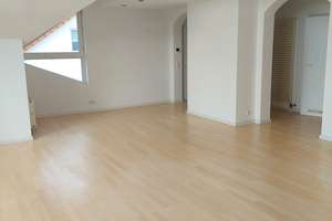Helle 3,5-Zimmer Dachgeschosswohnung mit Balkon und Blick auf die Schwäbische Alb – Die vollständige Adresse der Immobilie erhältst du vom Anbieter., 70619 Riedenberg, Stuttgart – Vorschaubild 2