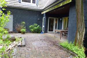 Familienfreundliches Architektenhaus mit Kamin, Sauna und Traumgarten in ruhiger Lage