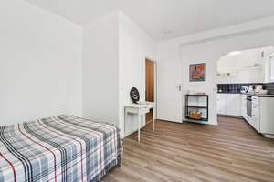 Bezugsfreie, modernisierte 1-Zimmer Hochp.-Wohnung mit Westbalkon in ruhiger Wohnlage von Lankwitz – Die vollständige Adresse der Immobilie erhältst du vom Anbieter., 12249 Lankwitz, Berlin – Vorschaubild 2