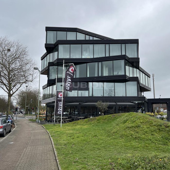 Attraktive Büroflächen im markanten Neubau!