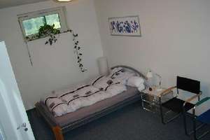 möbeliertes zwei Zimmerapartment  und Süd-Balkon in Düsseldorf/ Holthausen – Bonner Straße 18b, 40589 Holthausen, Düsseldorf – Vorschaubild 4