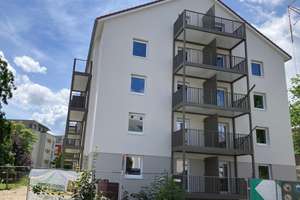Gut geschnittene Drei-Zimmer-Wohnung mit zwei Balkonen