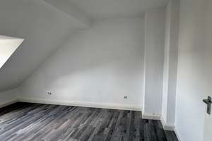 Schöne 3 Zimmer Dachgeschosswohnung in Essen Altendorf. Renoviert und bezugsfertig! – Heinrich-Strunk-Straße 42, 45143 Altendorf, Essen – Vorschaubild 4
