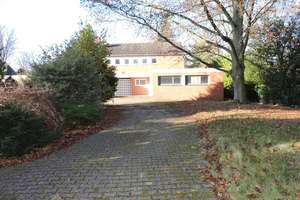 Villa auf über 4000m² Grundstück – Die vollständige Adresse der Immobilie erhältst du vom Anbieter., 41189 Wickrath-Mitte, Mönchengladbach – Vorschaubild 4
