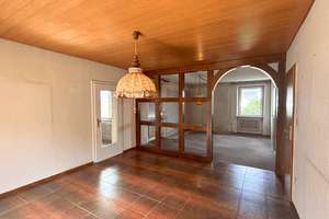 Viel Raum für Ihre Wohnideen! Charmantes Reihenendhaus mit Garten und Garage in Hanglage – 78570 Mühlheim an der Donau – Vorschaubild 2