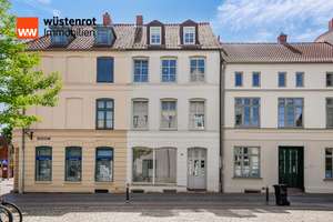In Wismars Zentrum - Charmantes Wohn- und Geschäftshaus mit vielen Möglichkeiten – Die vollständige Adresse der Immobilie erhältst du vom Anbieter., 23966 Altstadt, Wismar – Vorschaubild 1