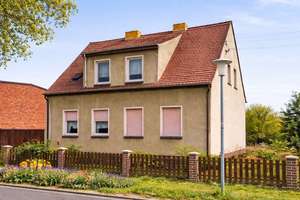 Platz für die ganze Familie – Gemütliches Zuhause mit großzügigem Grundstück in Zörbig OT  Löberitz – Die vollständige Adresse der Immobilie erhältst du vom Anbieter., 6780 Zörbig – Vorschaubild 2