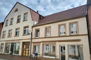 Mehrfamilienhaus mit Gewerbeflächen - Zentral und Vielfältig – Friedrich-Franz-Straße 14, 19303 Dömitz – Vorschaubild 1
