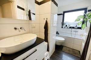 Modernisiertes Haus im Split-Level-Stil mit Garten und Garage in WEG – Die vollständige Adresse der Immobilie erhältst du vom Anbieter., 45475 Dümpten, Mülheim an der Ruhr – Vorschaubild 7
