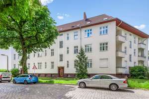 Stilvolle Dachgeschosswohnung mit großer Südwest-Terrasse und hochwertiger Modernisierung in Pankow – Die vollständige Adresse der Immobilie erhältst du vom Anbieter., 13156 Niederschönhausen, Berlin – Vorschaubild 2