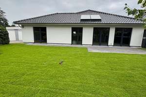 Einfamilienhaus, Bungalow 2019 neuwertig in schöner Lage