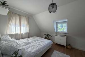 Helle 2,5 Zimmerwohnung in Stuttgart-Hedelfingen in ruhiger Lage mit Aussicht ins Grüne – Rohrackerstraße 134, 70329 Hedelfingen (Ortsteil), Stuttgart – Vorschaubild 4