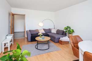 MAIER - 3,5 Zimmer-Dachgeschosswohnung mit Westbalkon, EBK und Aufzug – Die vollständige Adresse der Immobilie erhältst du vom Anbieter., 81927 Johanneskirchen, München – Vorschaubild 2